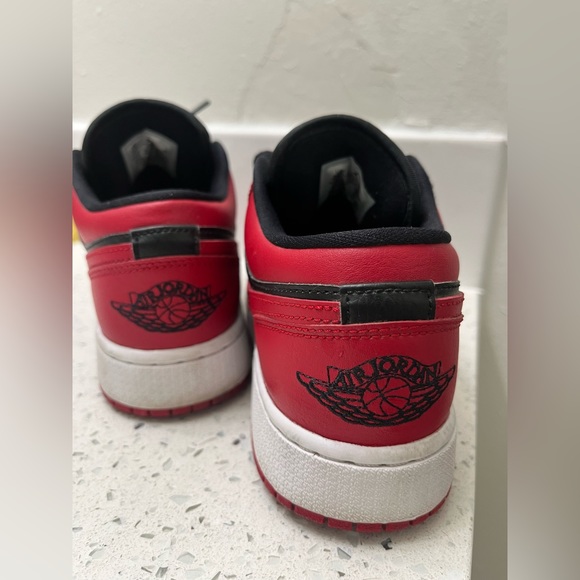 Jordan 1 Reverse Bred - Picture 3 of 3